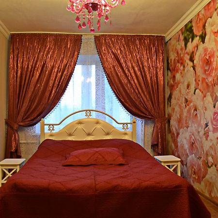 Roses Apartment In The City Center Çernigiv Dış mekan fotoğraf