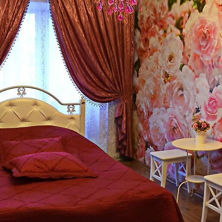 Roses Apartment In The City Center Çernigiv Dış mekan fotoğraf