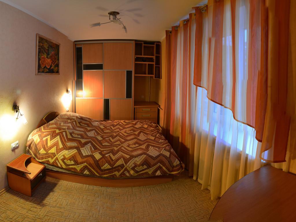 Roses Apartment In The City Center Çernigiv Dış mekan fotoğraf
