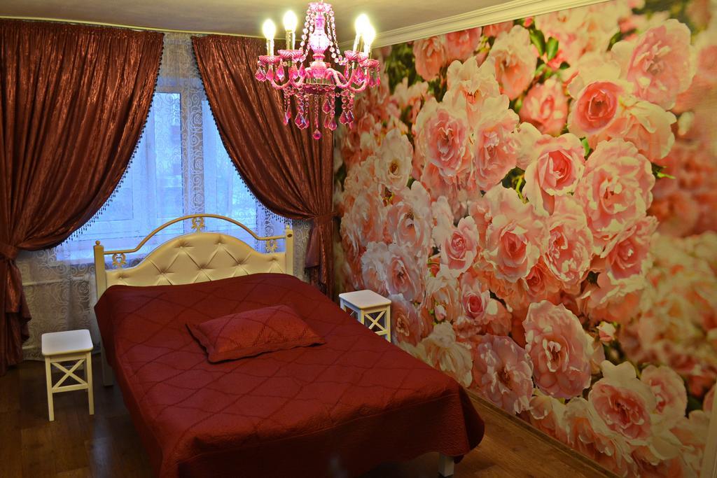 Roses Apartment In The City Center Çernigiv Dış mekan fotoğraf