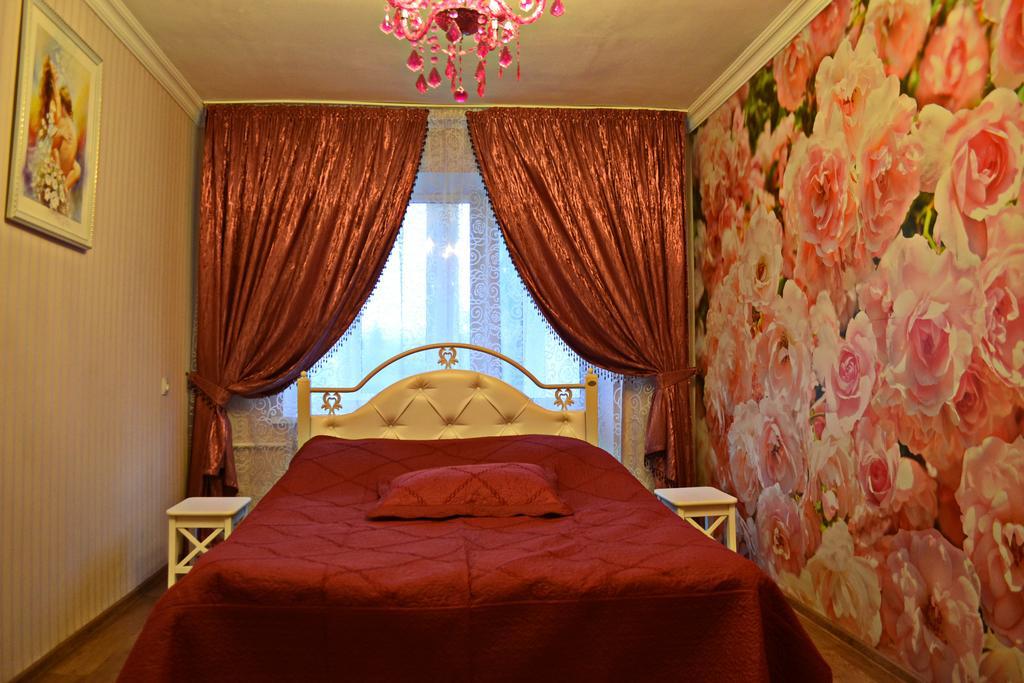 Roses Apartment In The City Center Çernigiv Dış mekan fotoğraf
