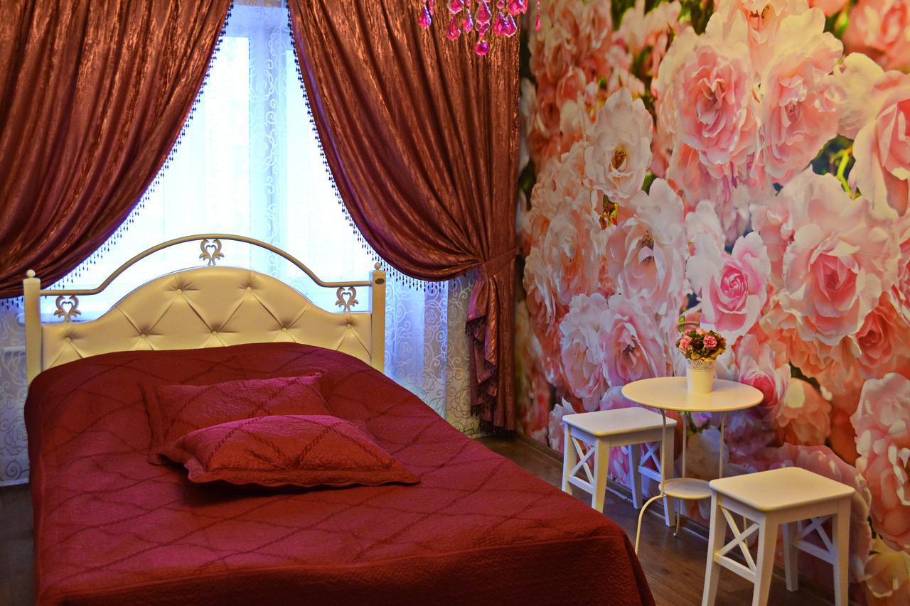 Roses Apartment In The City Center Çernigiv Dış mekan fotoğraf
